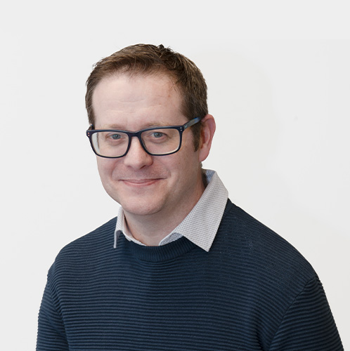 BA Simon Elliott – englannin kielen opettaja